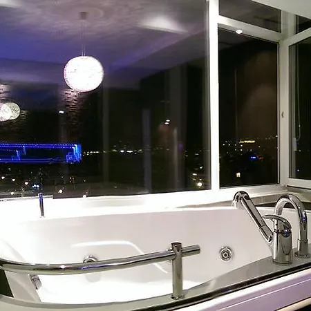 Apartmán Panoramic Studio - Jacuzzi & Parking