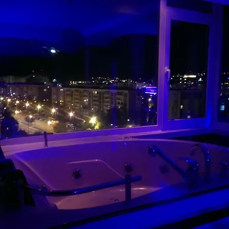 Panoramic Studio - Jacuzzi & Parking Apartmán *